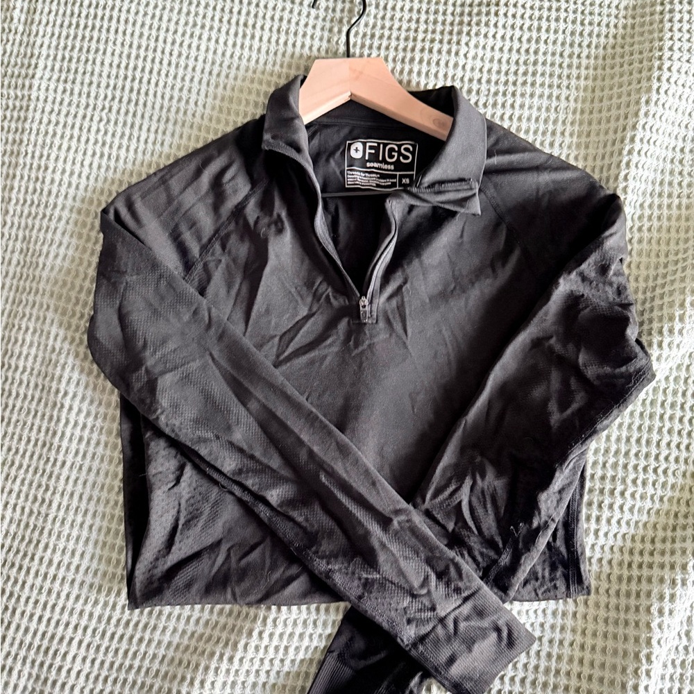 FIGS women’s Black Quarter-Zip Shirt